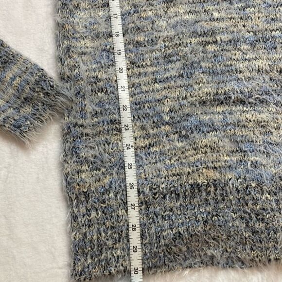 Very Cute and Cozy Shaggy Blue Gianni Bini Fringey Sweater - Picture 3 of 5